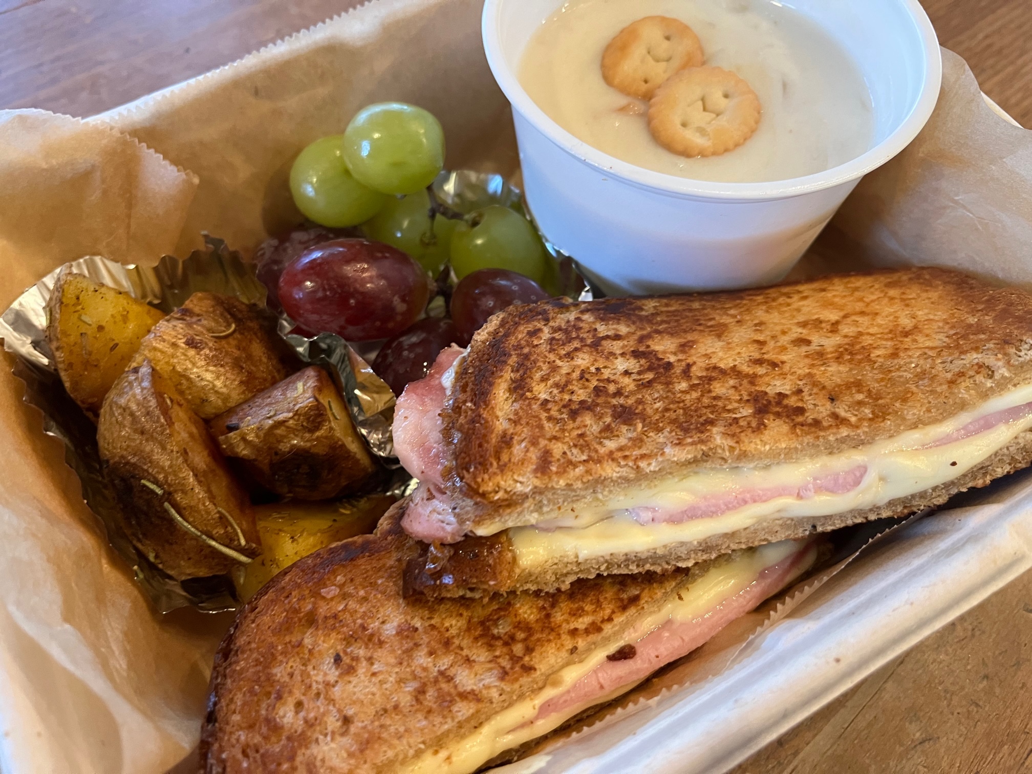 テイクアウトメニュー グリルドチーズ ハムサンドイッチ Cabot Cove キャボットコーヴ